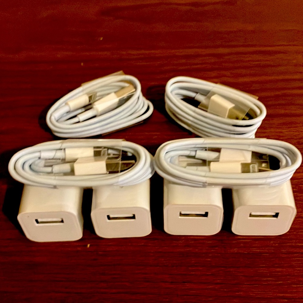 4 Fast Charging USB & 4 iPhone cords